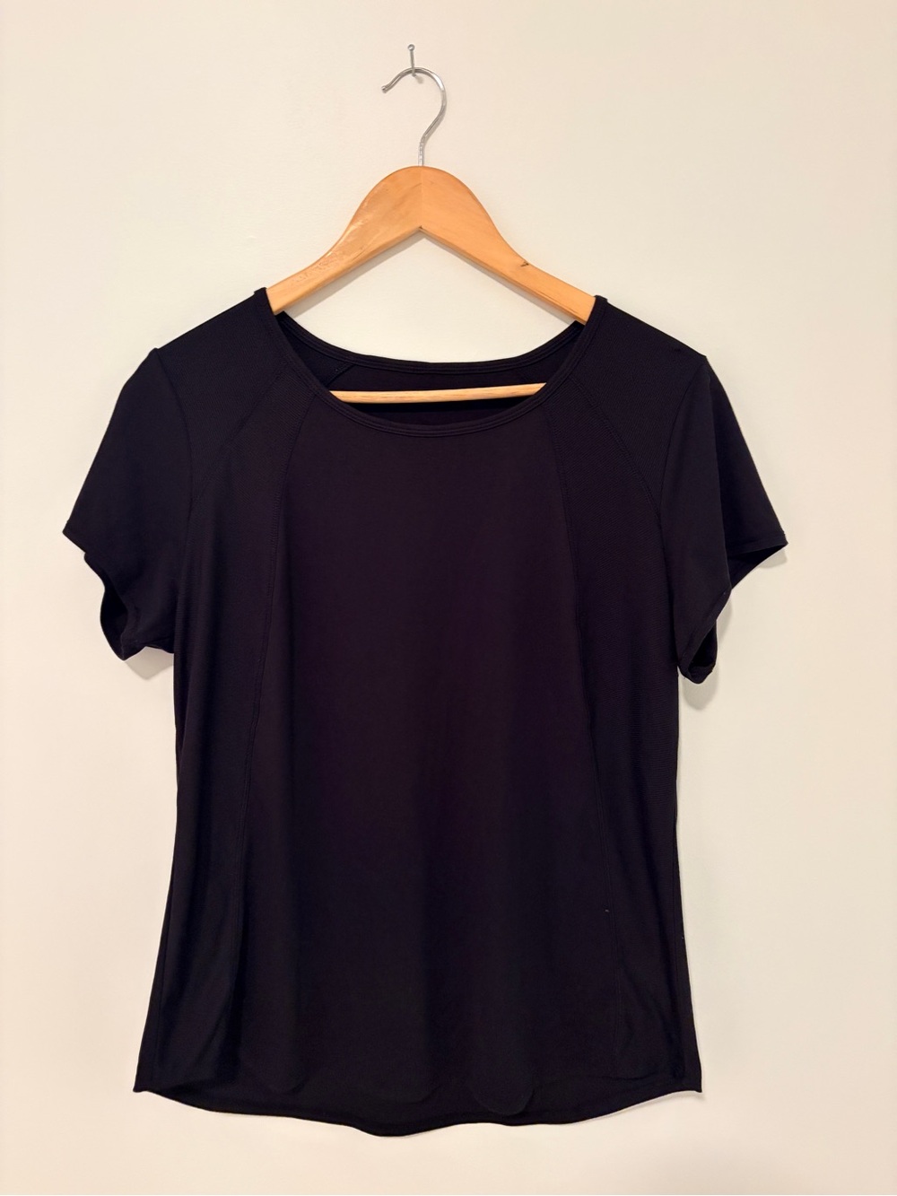 Women's Black Short-Sleeve Performance Tee